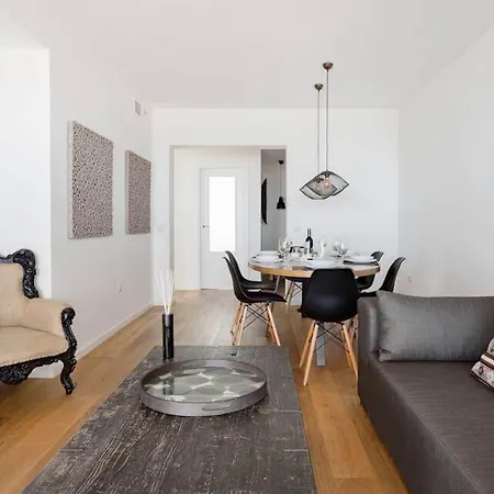 Chill In The Outdoor Lounge Bohemian-chic Hideaway Apartment